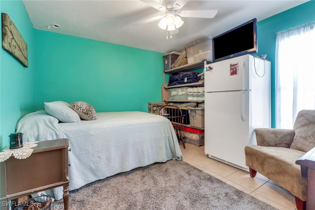 2902/2904 SE Santa Barbara Place