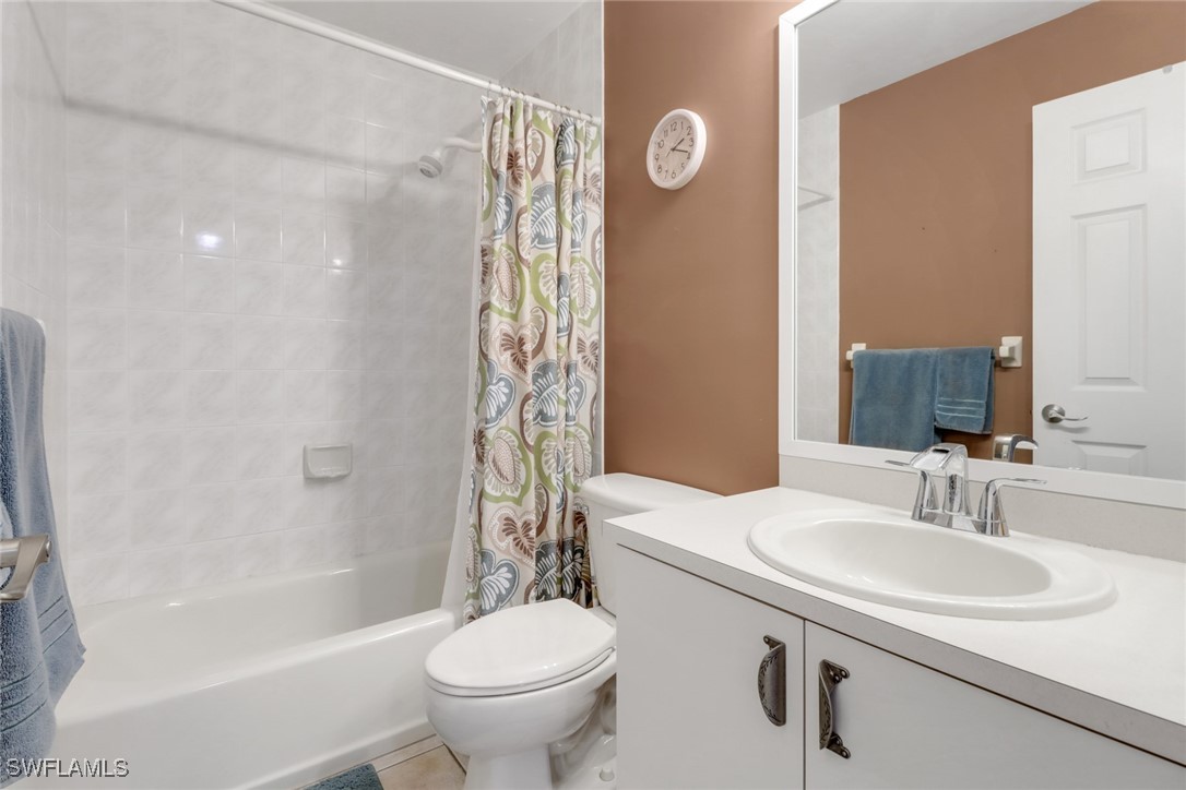 2902/2904 SE Santa Barbara Place