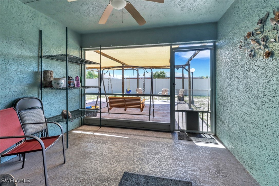 2902/2904 SE Santa Barbara Place