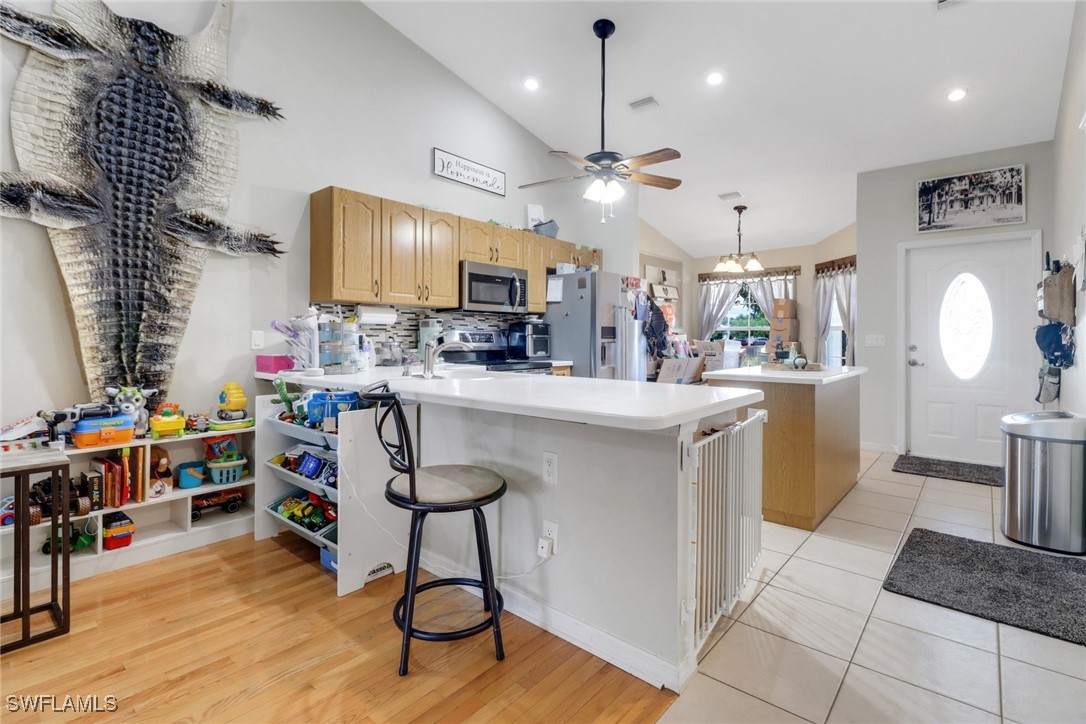 2902/2904 SE Santa Barbara Place