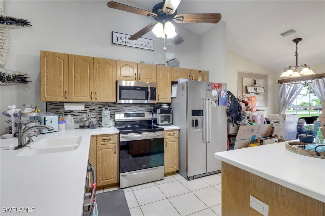 2902/2904 SE Santa Barbara Place