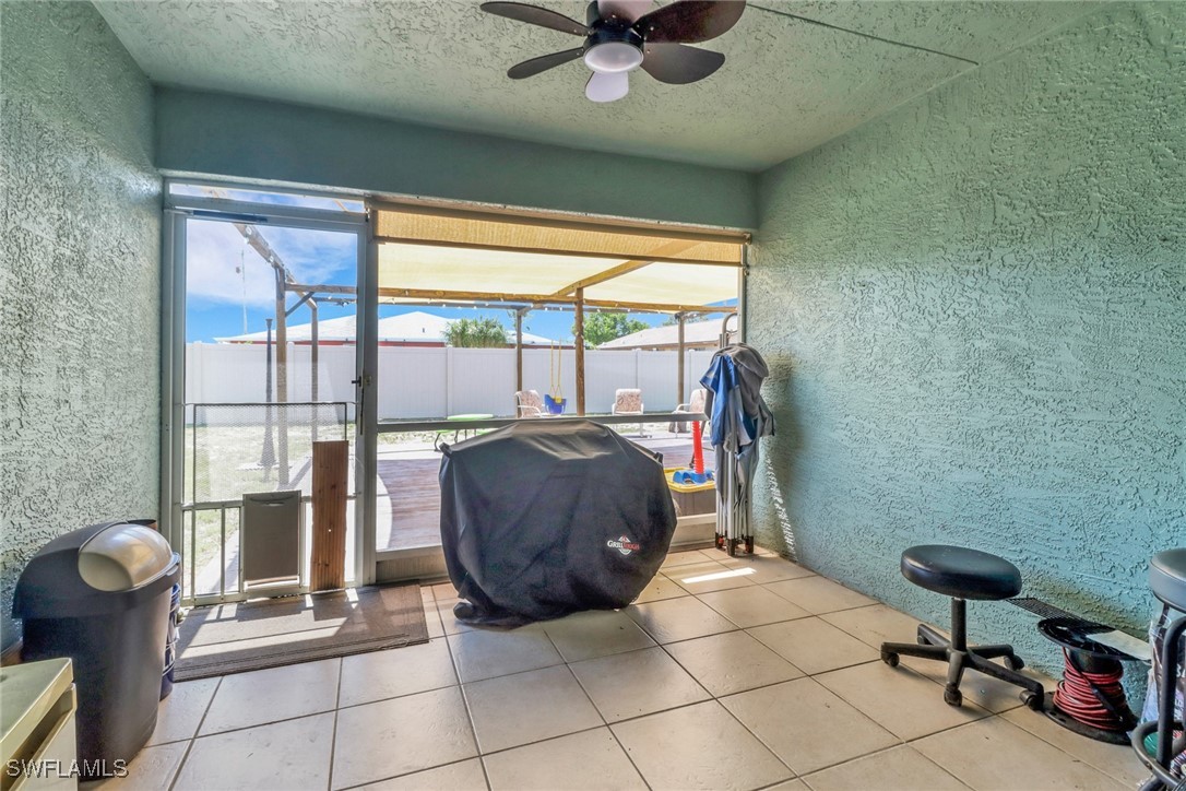 2902/2904 SE Santa Barbara Place