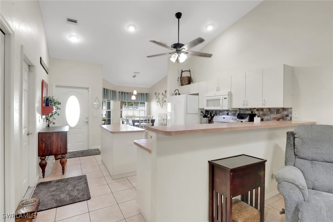 2902/2904 SE Santa Barbara Place