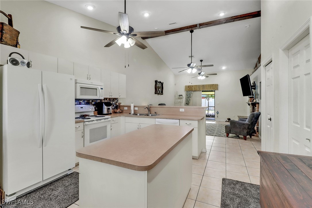 2902/2904 SE Santa Barbara Place