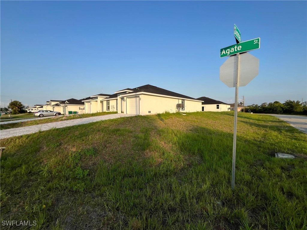 8463/8465  Agate Street
