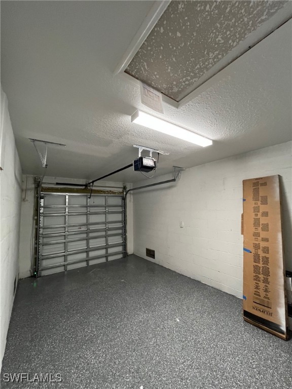 8463/8465  Agate Street