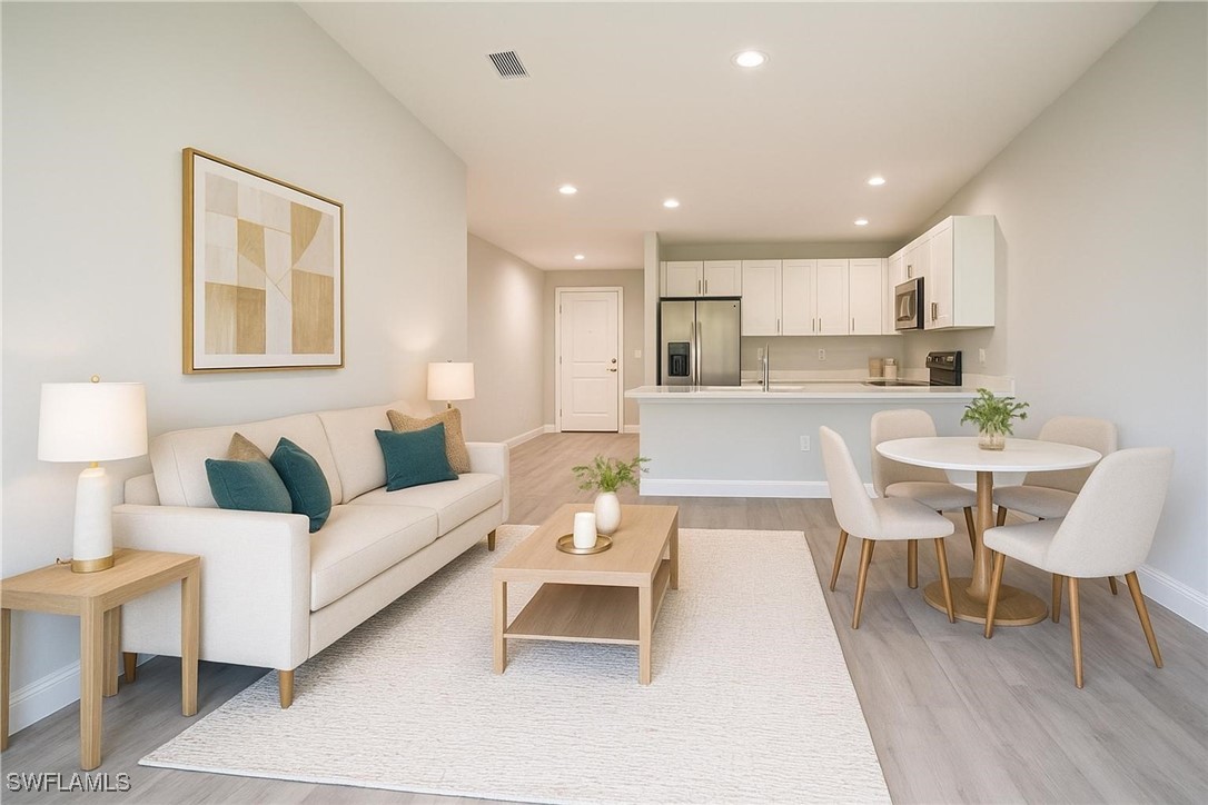 8463/8465  Agate Street