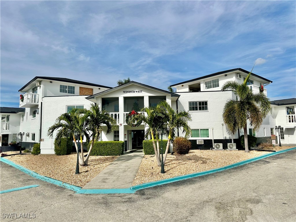 3704  Broadway, Apt 216