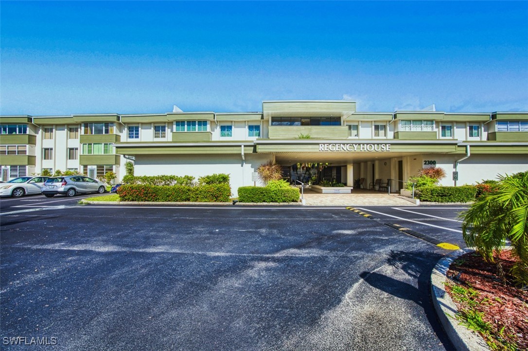 2300  Aaron Street, Apt 211