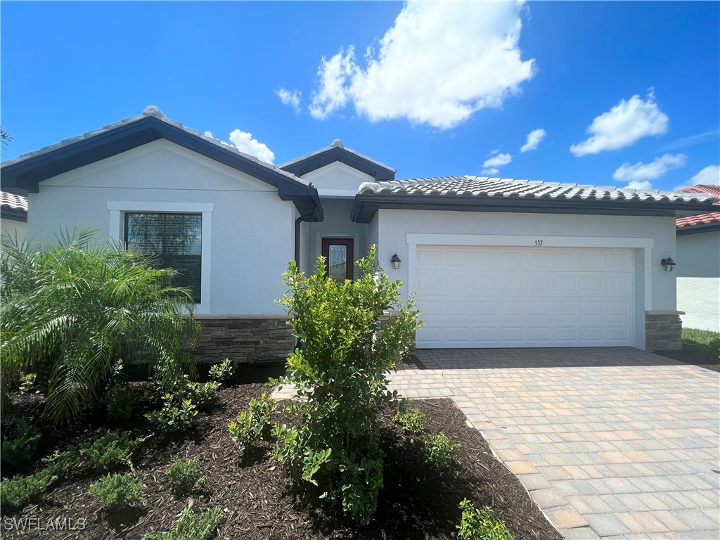 11537  Shady Palm Way