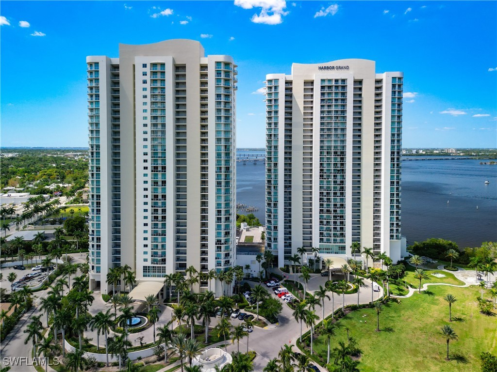 3000  Oasis Grand Boulevard