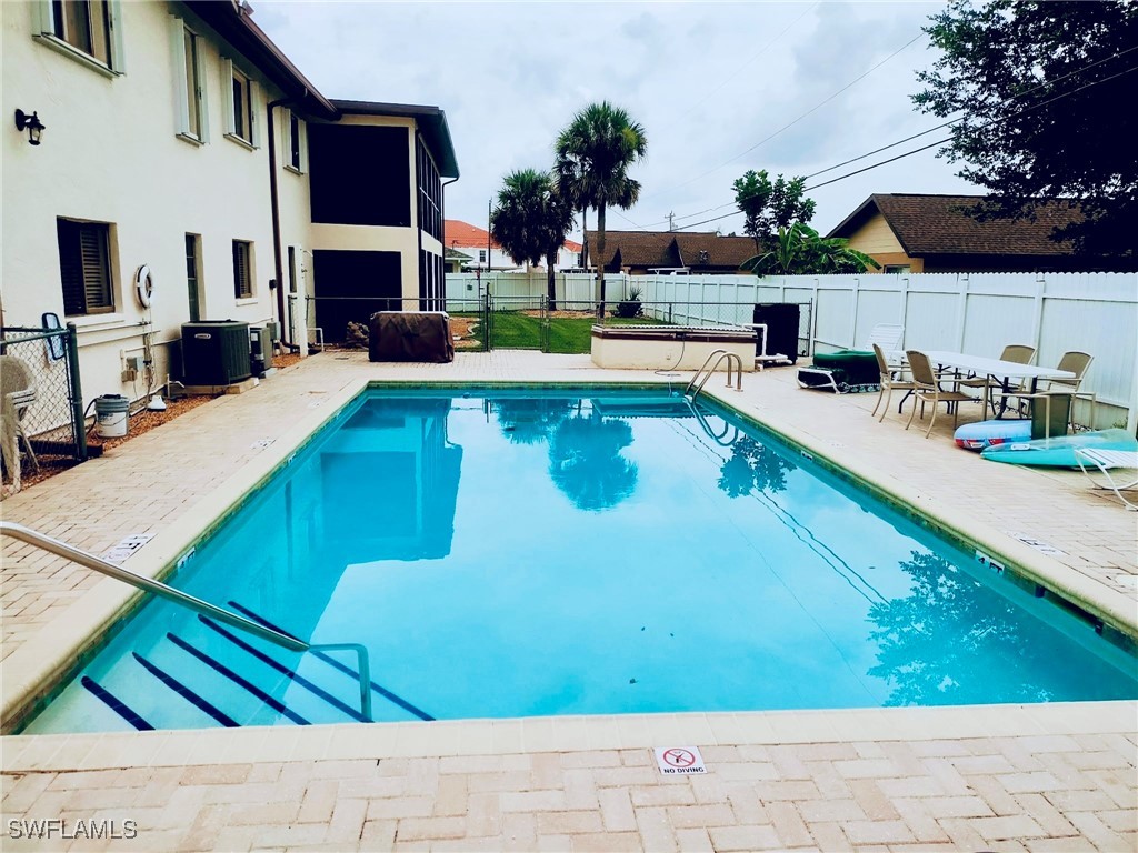 3720 SE 10th Avenue, Apt 201