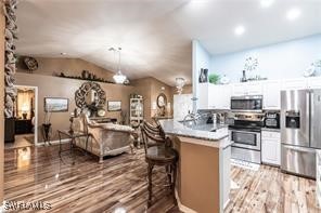 1843  Landale Loop
