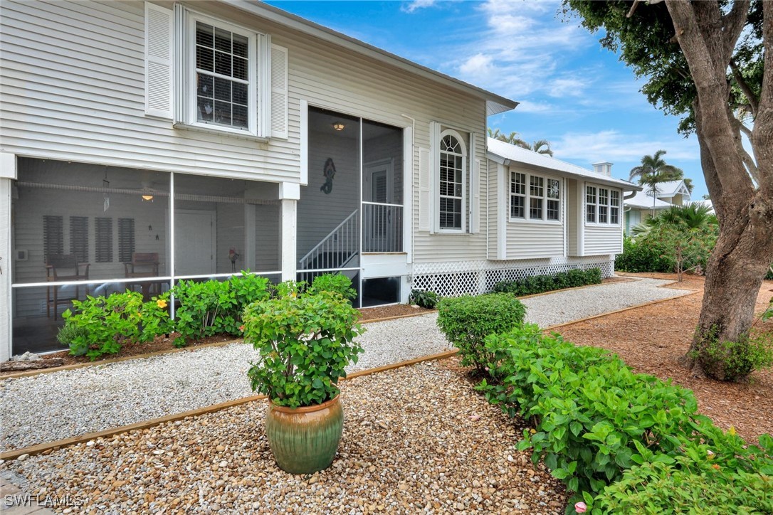 1874  Farm Trail