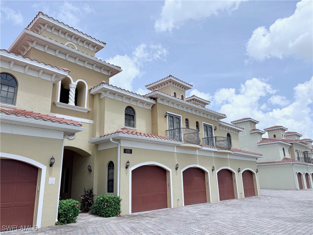 4910 SW 17th Place, Apt 6B