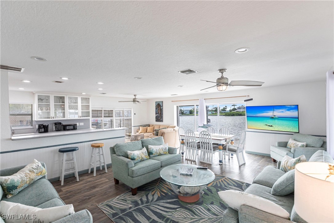 4741/4743  Pine Island Road