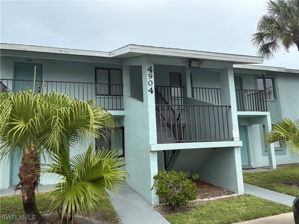 4904  Vincennes Court, Apartment 207