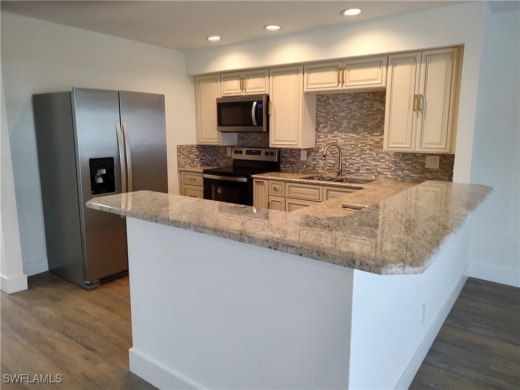 4520 SE 6th Place, Apt 2B